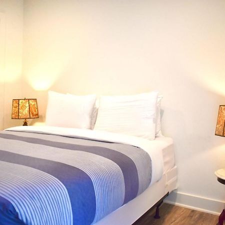 Romantic Efficiency On Tree-Lined Blvd - First Floor Living With Pool & Private Patio Apartment Houston Luaran gambar